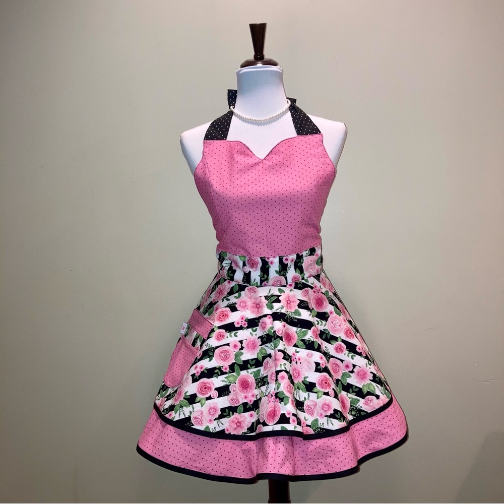 ❌SOLD! Pink and Black Retro Style Apron